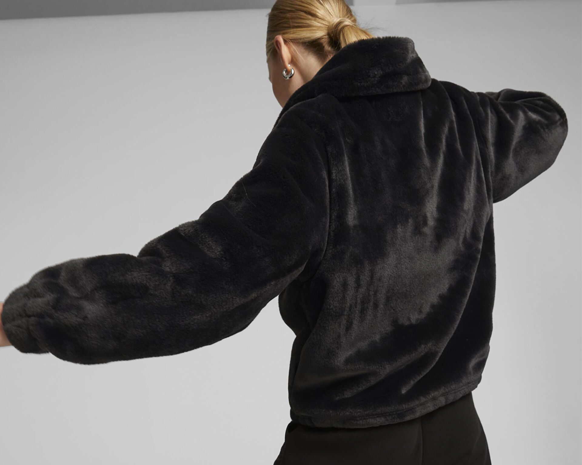 Puma outlet fuzzy jacket
