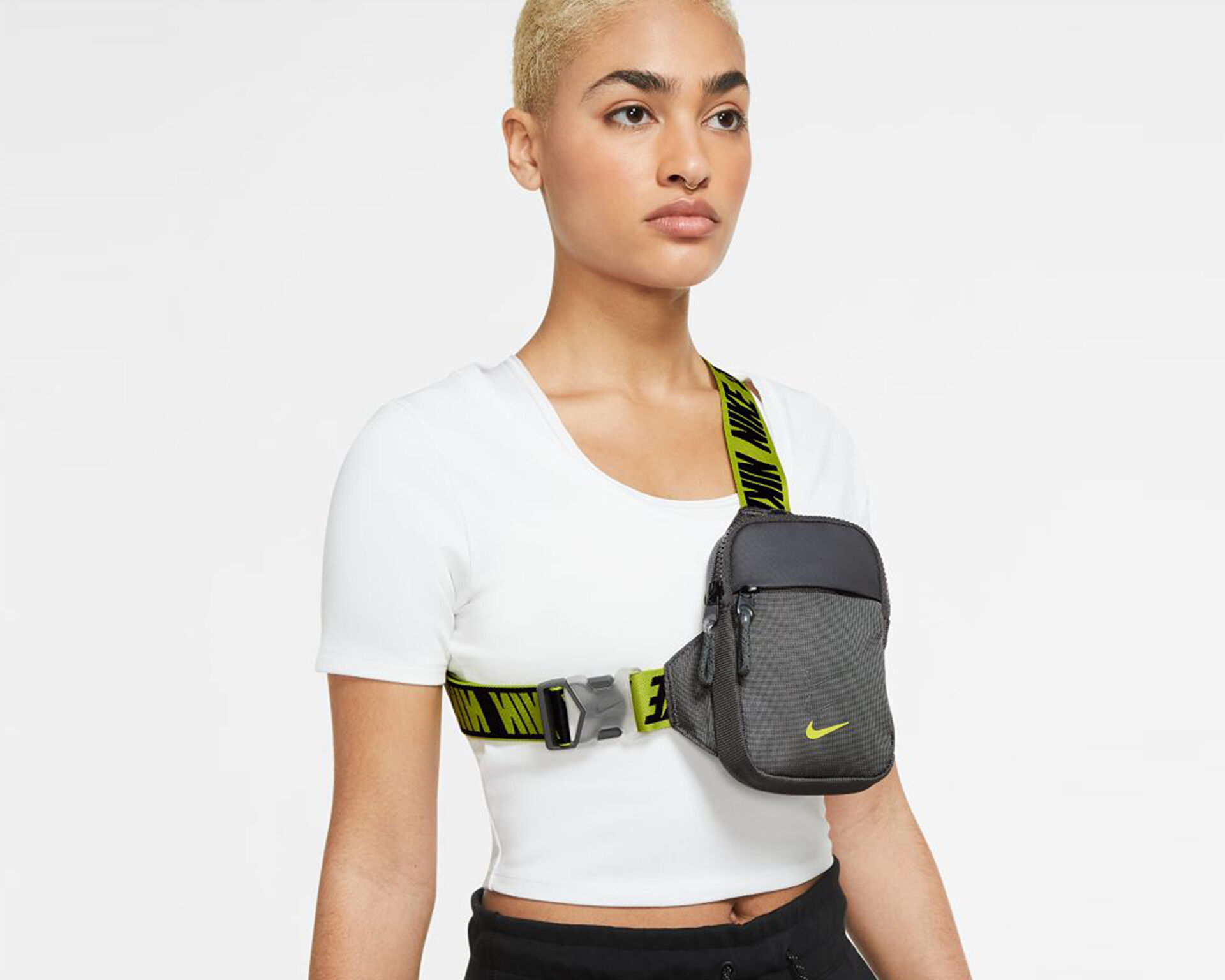 Nike nk sprtswr essentials s hip p new arrivals