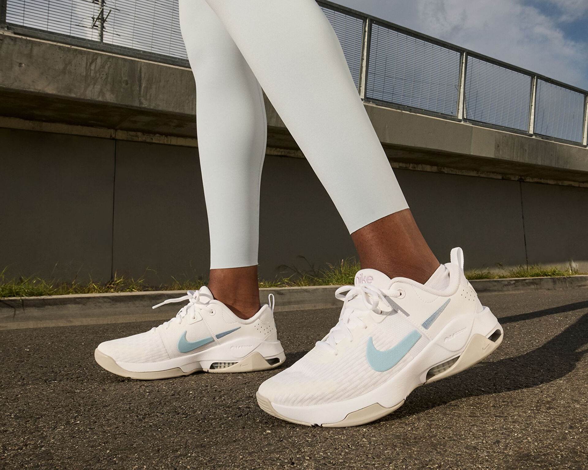 Nike bella shoes deals