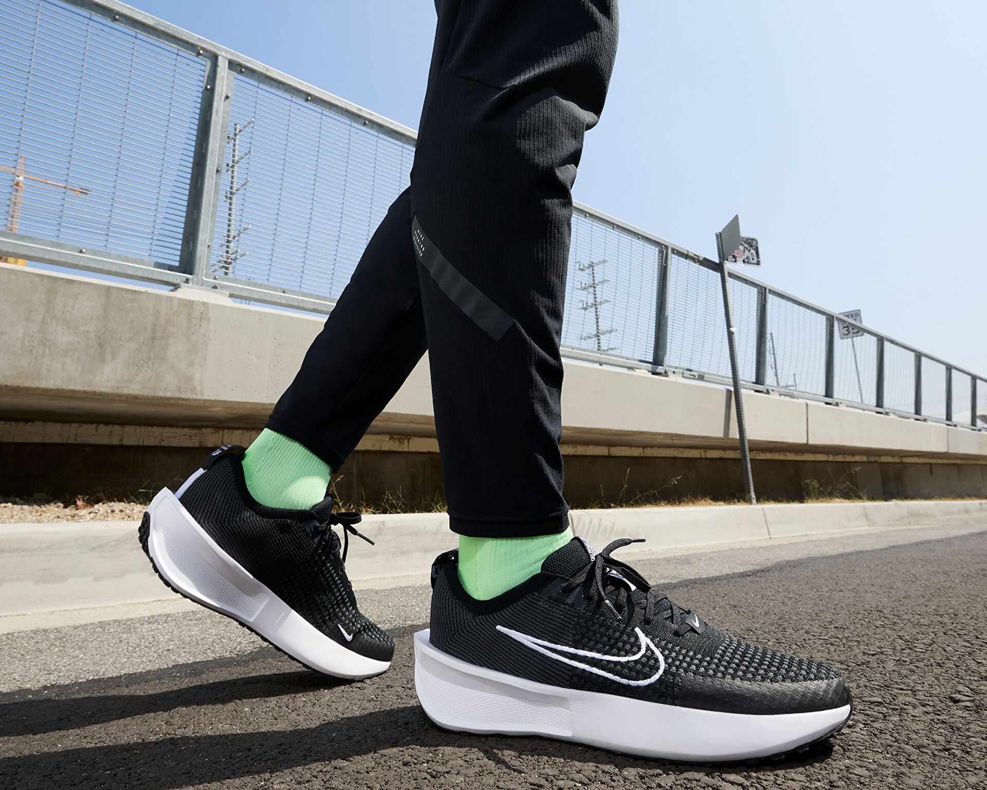 Nike Erkek Interact Run Siyah FD2291 001