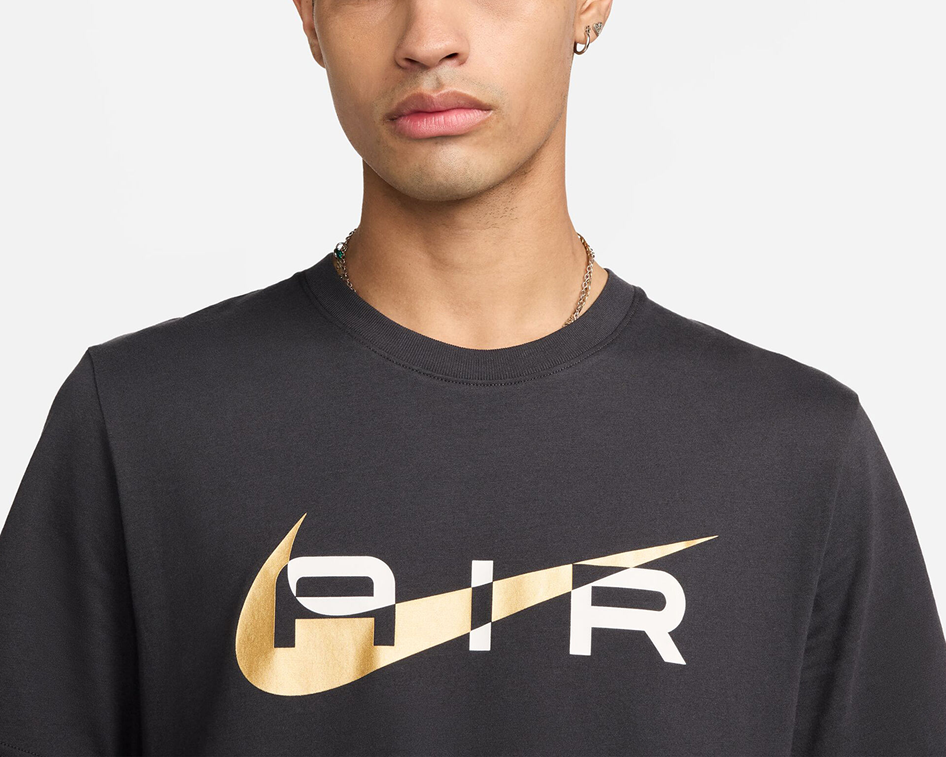 Nike t shirt black and gold clearance