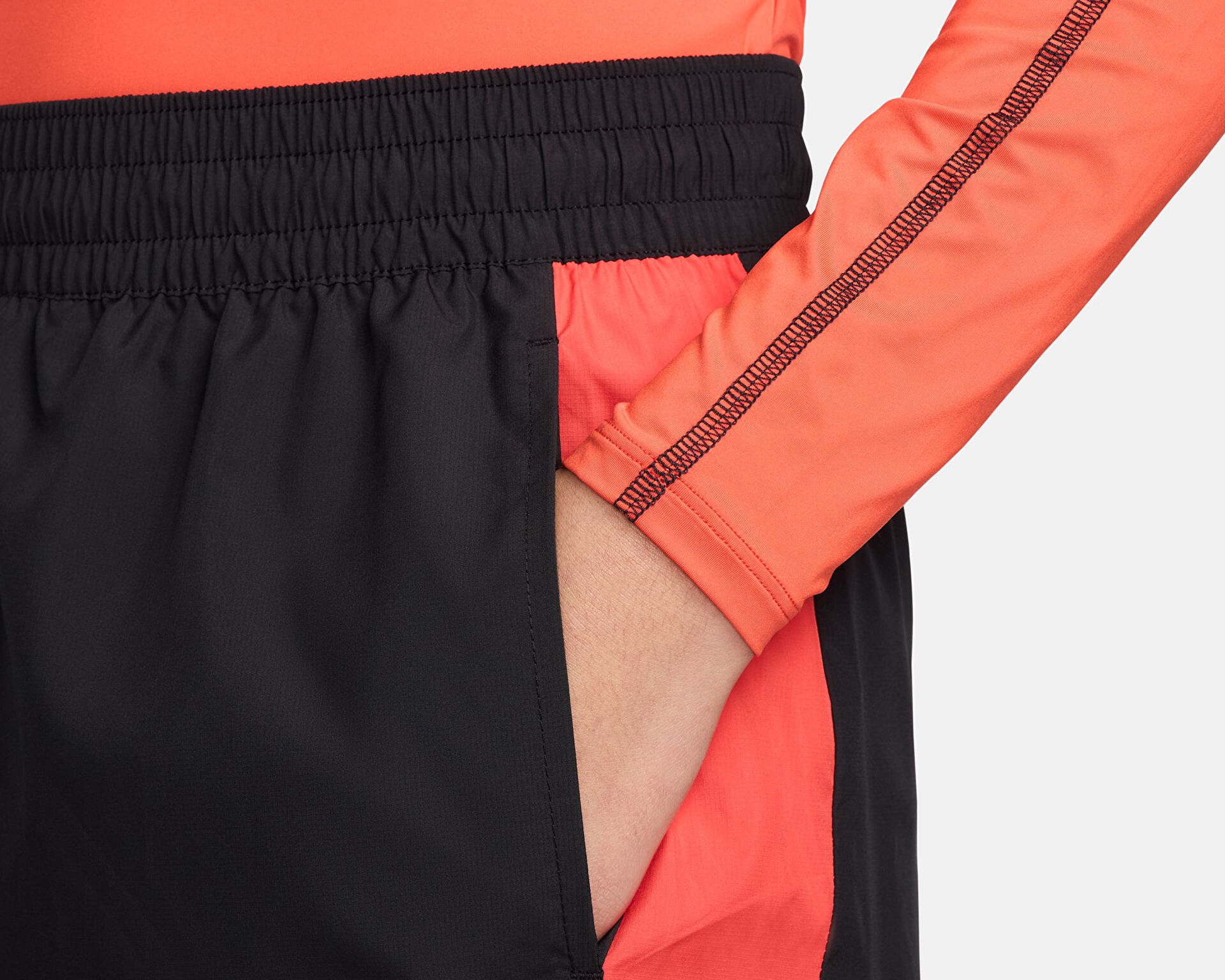 Nike Kadın W Nsw Wvn Os Pant Hr Sw Siyah HF5957-010 Nike Kadın W Nsw Wvn Os Pant Hr Sw Siyah HF5957-010