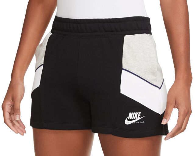 Nike sportswear heritage shorts store